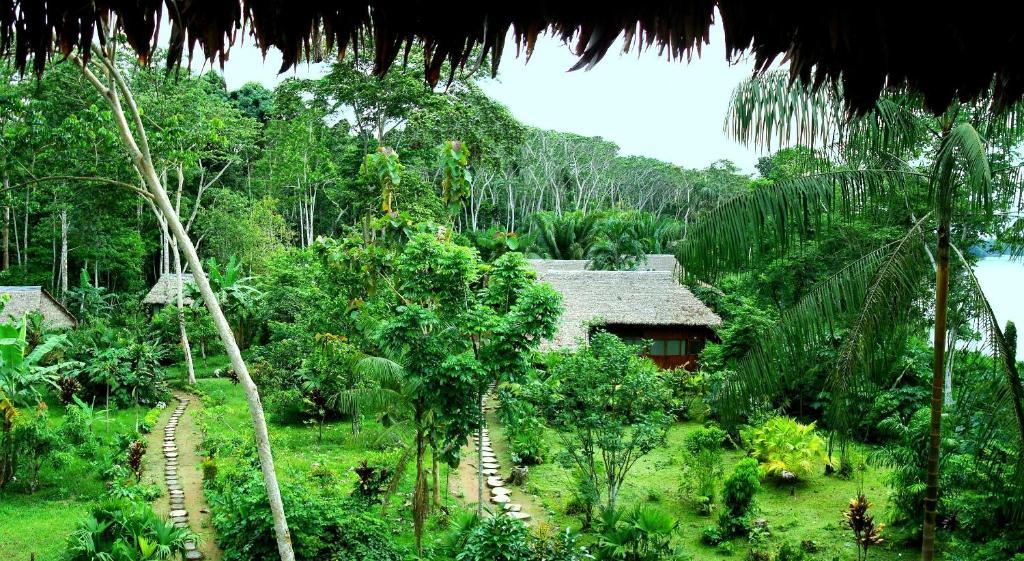 Wasai Tambopata Lodge Экстерьер фото